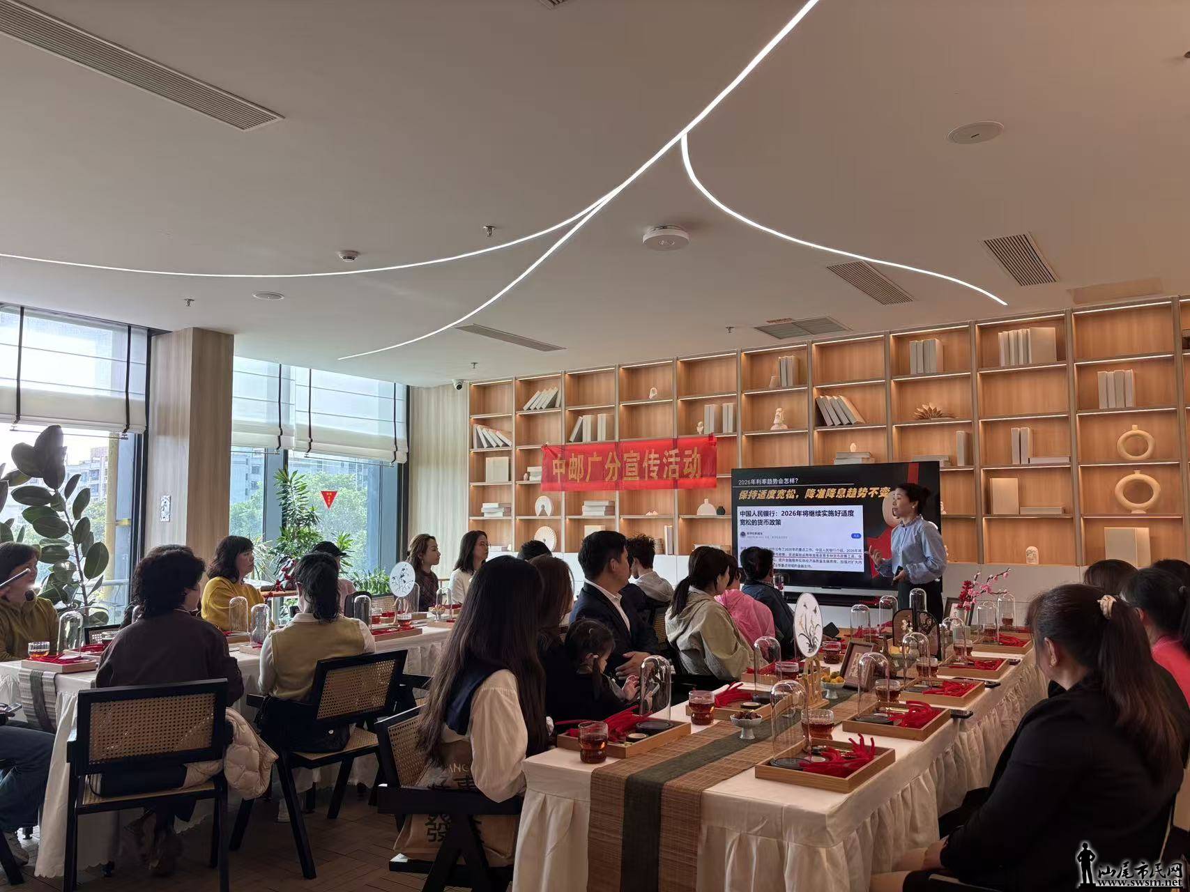 指尖生花绽芳华 书香相伴暖人心——邮储银行汕尾市分行工会联合城区营业部成功举办绒.jpg